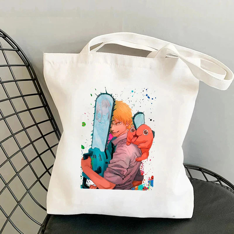 Bolsa Tote Chainsaw Man – Denji Motosierra Acuarela Colorida Estilo Ilustración Artística Lona Blanca