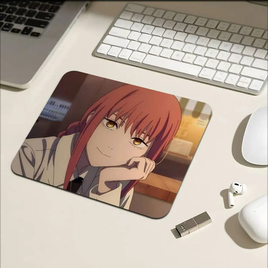 Chainsaw Man Tapis de Souris – Makima Expression Songeuse Tons Chauds Grand Format Bureau