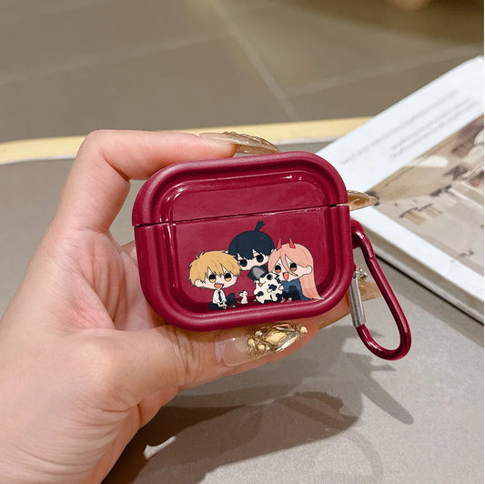 Chainsaw Man Coque AirPods – Denji & Aki & Power Chibi Bordeaux Étui Mousqueton